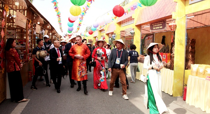 Khách quốc tế tham dự sự kiện văn hóa do Hà Nội tổ chức